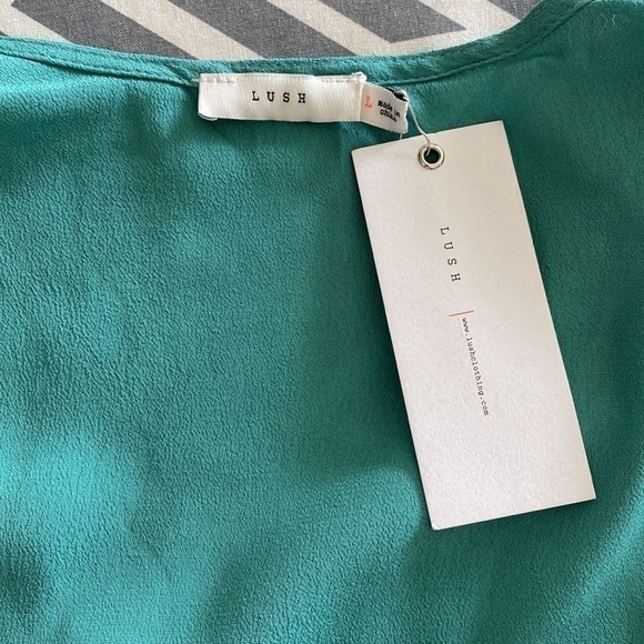 LUSH Peek A Boo Keyhole Dress NWT - Picture 9 of 10